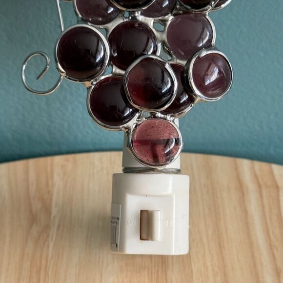 Stained Glass Grape Nightlight By Ganz With Green Leaf & Plug-In Base - Picture 3 of 8